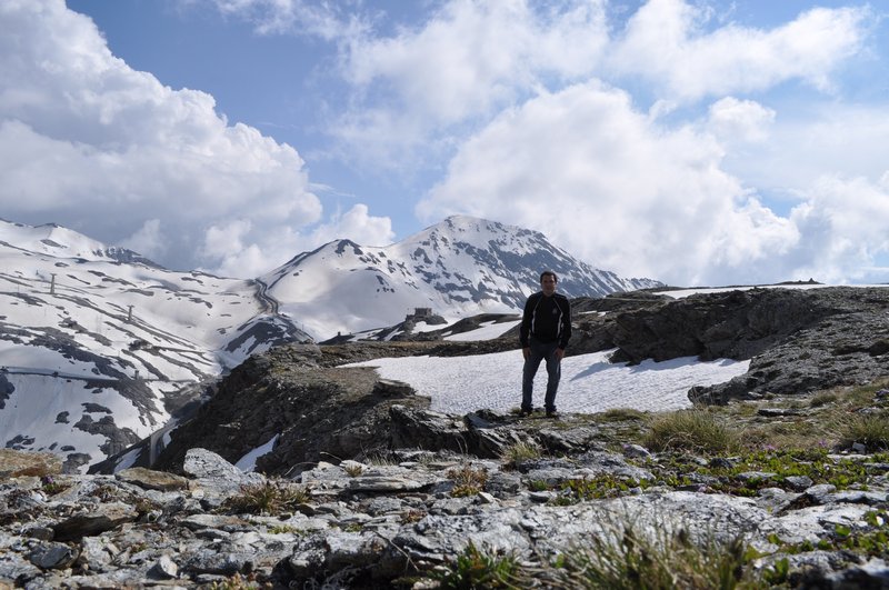 Caminhada nos Alpes Orientais na região do Tirol do Sul na Itália
