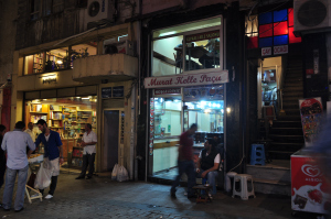 Roteiro de pela Rua Istiklal na cidade de Istambul na Turquia - Restaurante escondidinho muito bom!