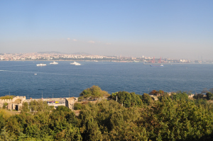 Roteiro pela região de Sultanahmet em Istambul na Turquia - Vista do estreito de Bósforo do Palácio Topkapi