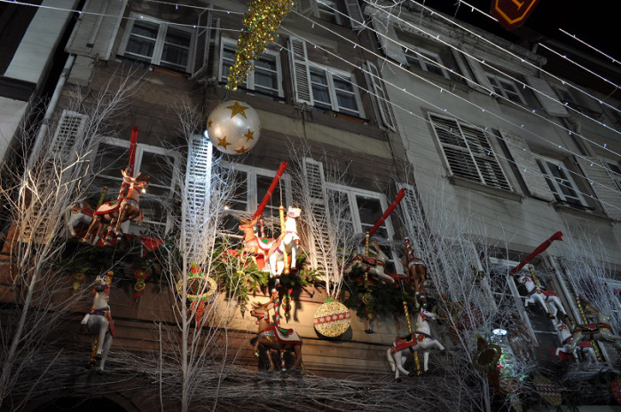 Feira de Natal Strasbourg França - As fachadas fofas das lojas em Straßbourg