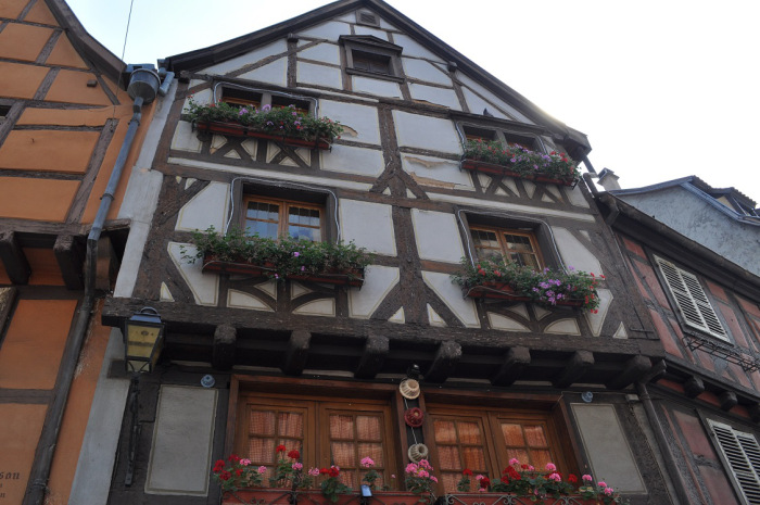 Detalhe das casas no estilo Enxaimel em Colmar