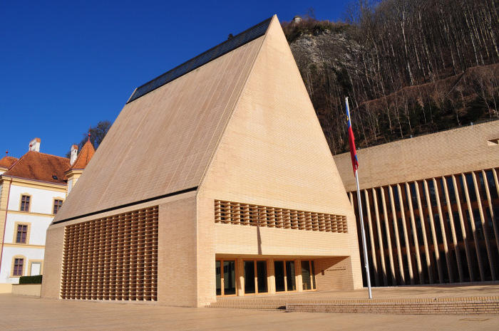 Roteiro de viagem para o Principado de Liechtenstein - Nova Casa do Parlamento.
