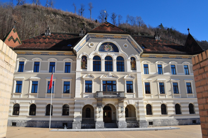 Roteiro de viagem para o Principado de Liechtenstein - Prédio do governo no centro de Vaduz.