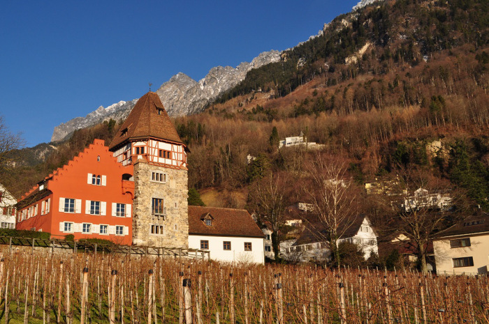 Rota turística dos monarcas quando crianças em Liechtenstein - A casa vermelha de Liechtenstein