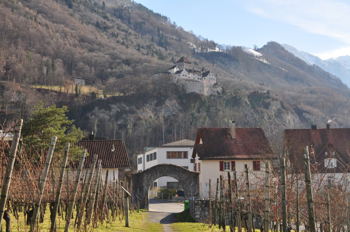 Roteiro de viagem para o Principado de Liechtenstein - Weingut des Fürsten von Liechtenstein Fürstliche ou Hofkellerei: Vinhedos + Castelo