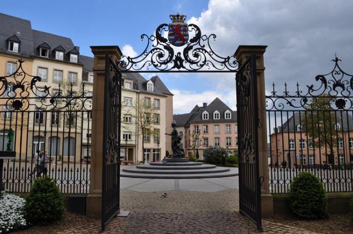 Place Clairefontaine and the sculpture of Grand Duchess Charlotte