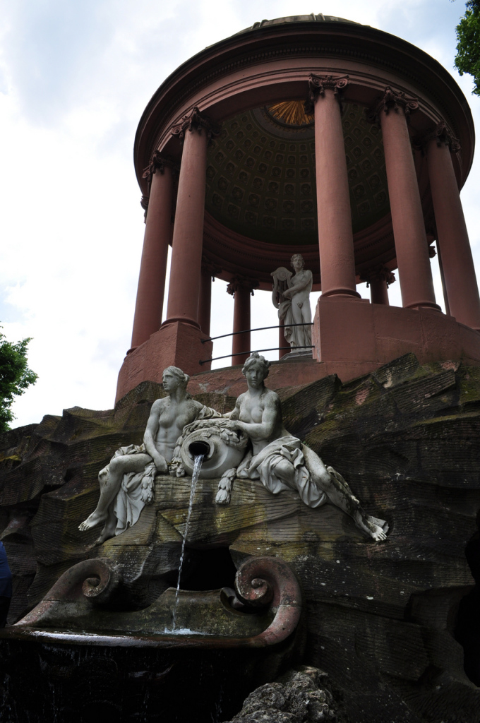 Castelo de Schwetzingen na Alemanha e seus belos jardins