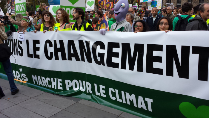 dia em que acidentalmente participei de uma marcha pelo clima em Paris (Marche pour le Climat)