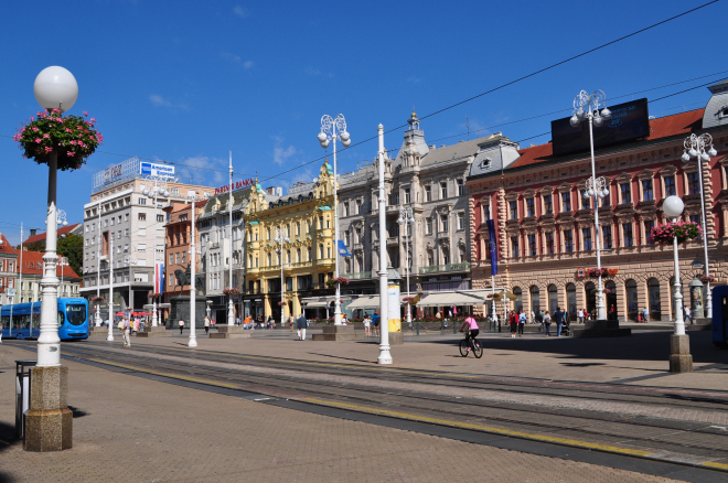 Roteiro com o que ver em Zagreb na Croácia - Trg Ban J. Jelačića