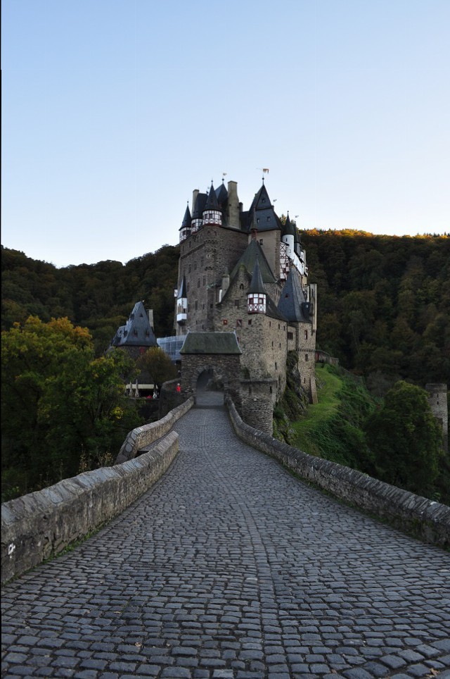 Ponte sobre o fosso do Burg Eltz Alemanha