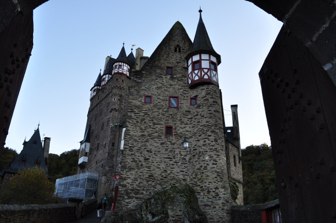 Vista do pátio interno do Burg Eltz Alemanha