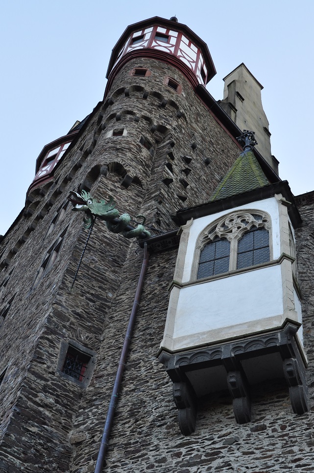 Vista do pátio interno do Burg Eltz Alemanha