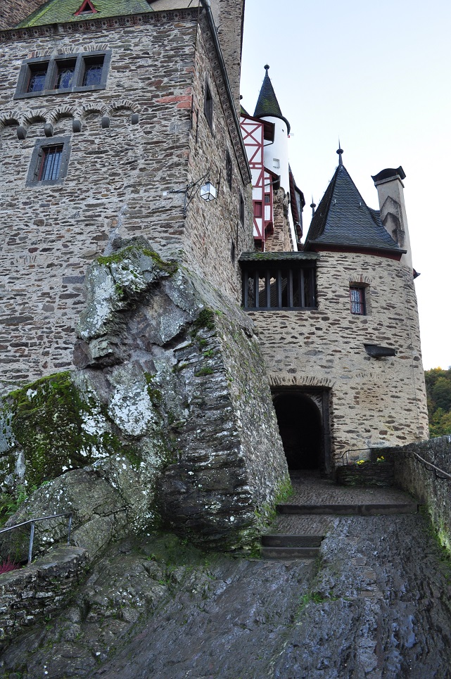 Vista do pátio interno do Burg Eltz Alemanha