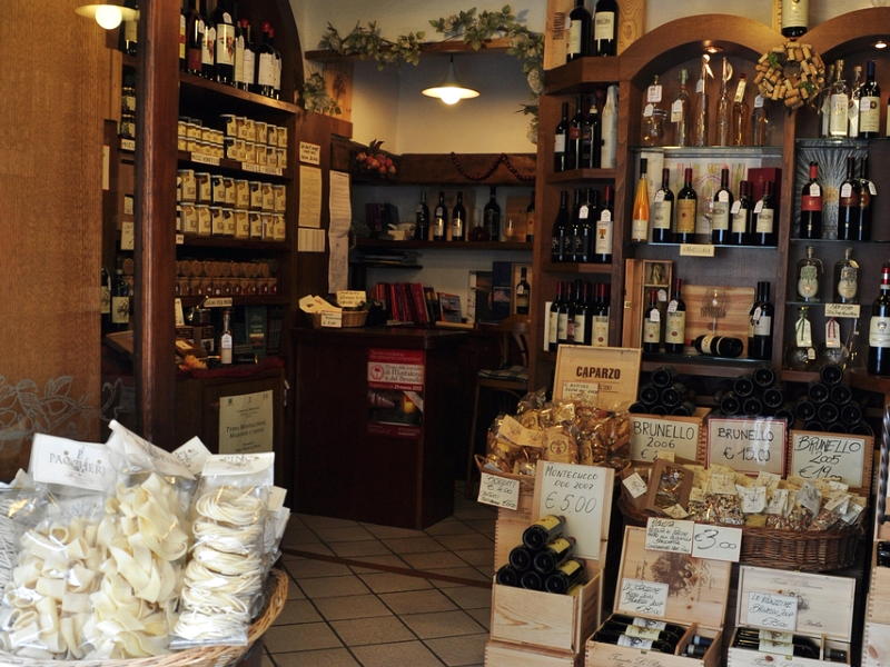 Provença França Toscana Itália - Custos, Tempo, Cidades e Pontos Turísticos - Lojas de vinho em Montalcino na Região da Toscana na Itália
