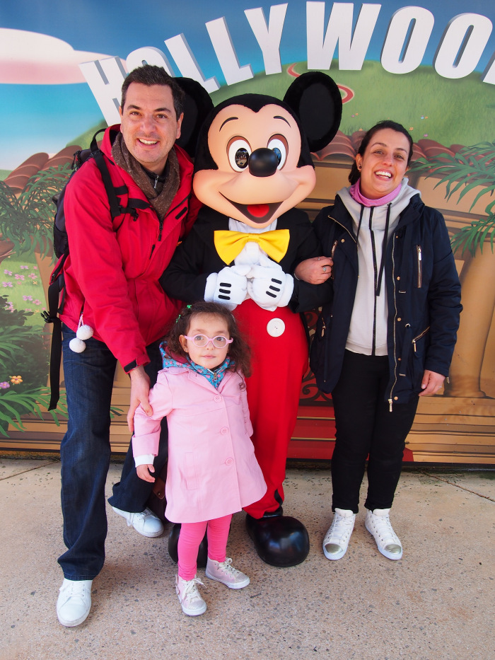 Tudo sobre nossa viagem para Disneyland Paris - Imagine o Mickey falando "Oui... Merci... Bonjour... " :)