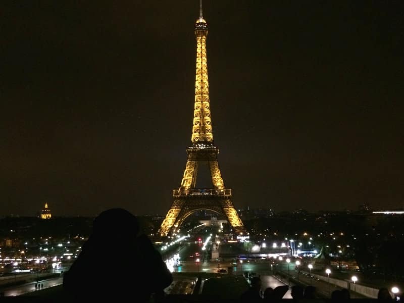 Como ir para Disneyland Paris - Não tem como ir para Paris e não tirar pelo uma foto da Torre Eiffel, não importa a hora
