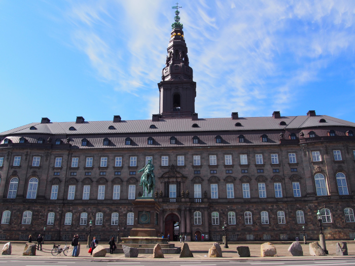 Passando por Christiansborg Slot