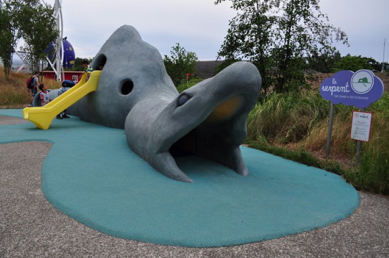 Atrações do parque do Pequeno Príncipe na região da Alsácia na França - A serpente que era um chapéu