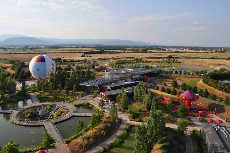 Atrações do parque do Pequeno Príncipe na região da Alsácia, França - L’aérobar du buveur (o aerobar do bebedor)