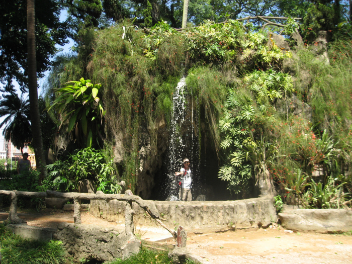 Vista externa da cachoeira na Praça da Luz
