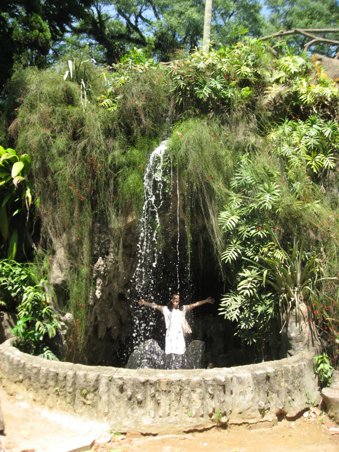 Vista externa da cachoeira na Praça da Luz