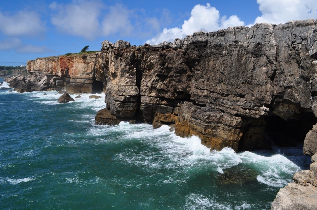 A partir de Lisboa, conheça Cascais, Portugal - na Boca do Inferno