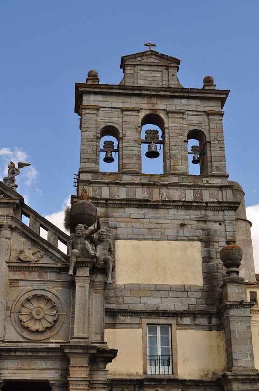 3 sinos da Igreja da Graça em Évora