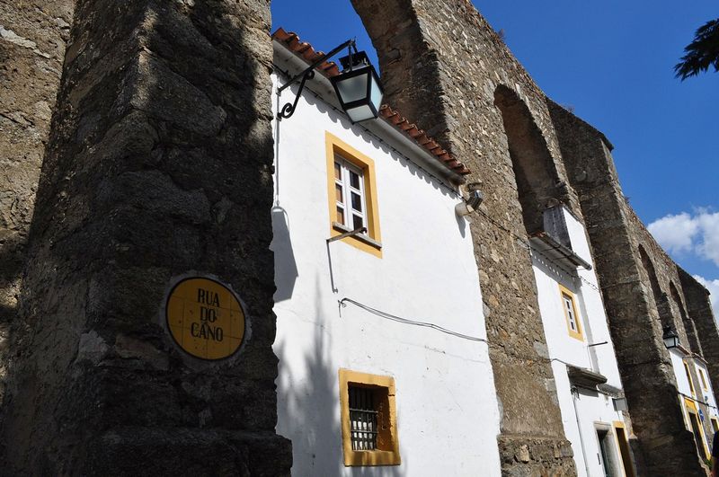 Aqueduto Água de Prata de Évora em Portugal