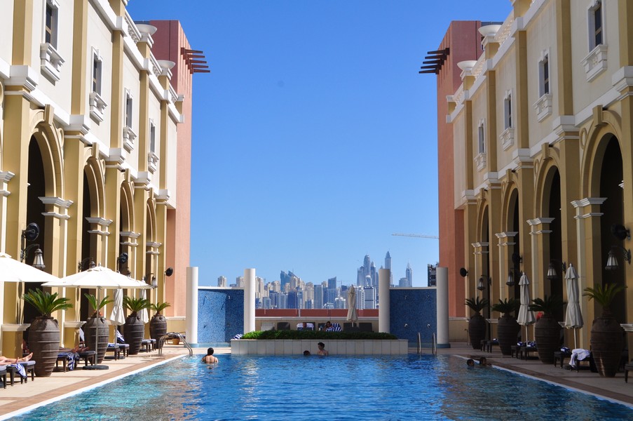 Prepara Dubai e Abu Dhabi - Mövenpick Hotel Ibn Battuta Gate - Piscina