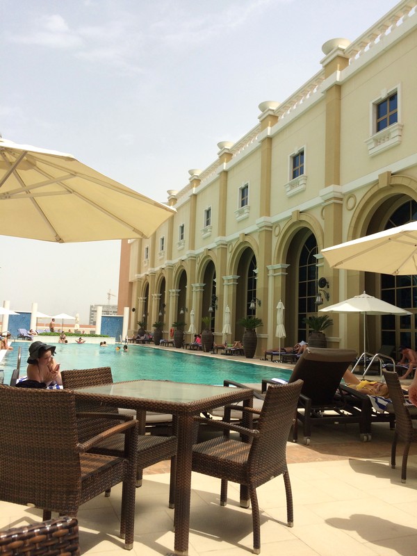 Prepara Dubai e Abu Dhabi - Mövenpick Hotel Ibn Battuta Gate - Piscina