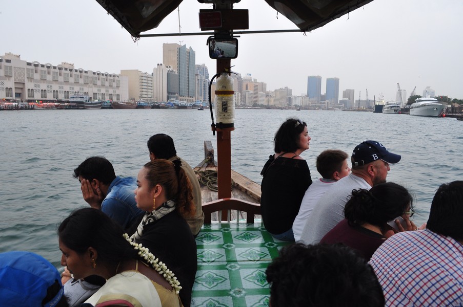 Hotel em Dubai - Barcos "Abra" no Dubai Creek entre os bairros Deira e Bur Dubai