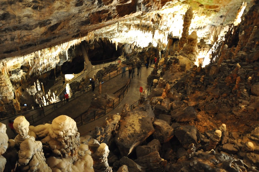 Por que viajar para a Eslovênia - Caverna de Postojna