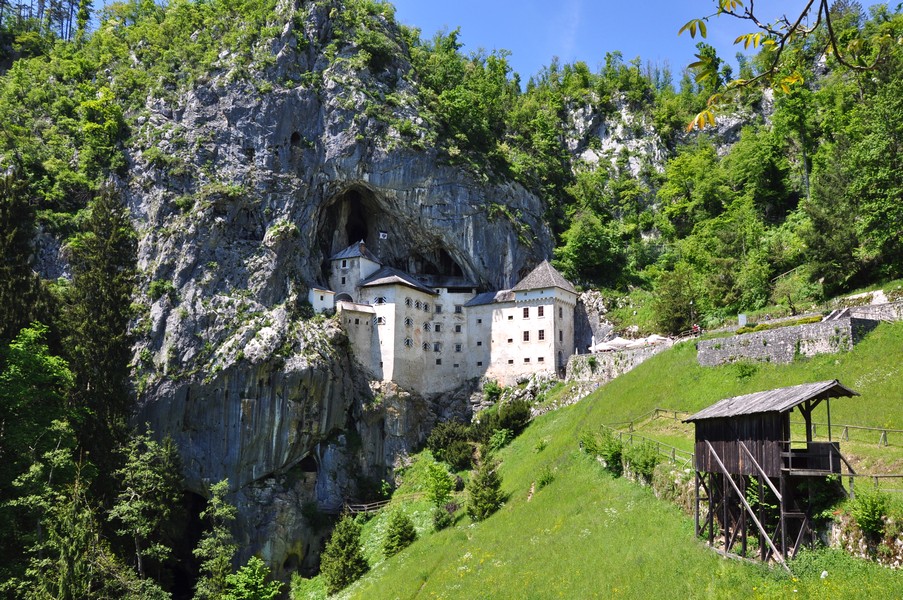 Por que viajar para a Eslovênia - Castelo de Predjama