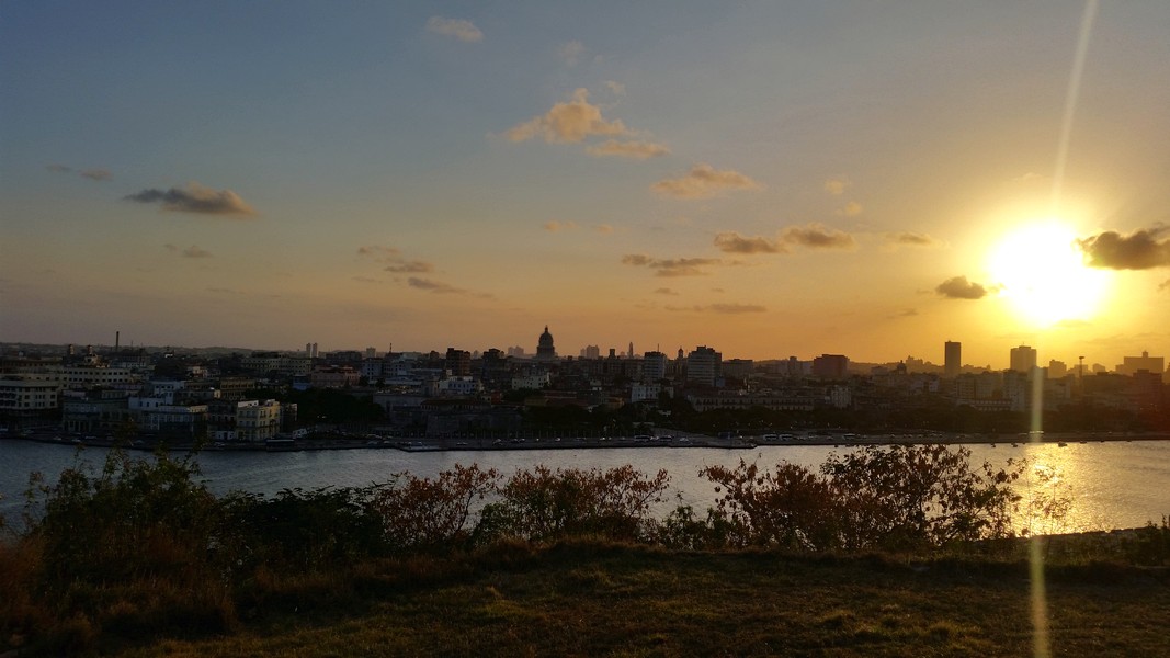 Roteiro de Viagem em Havana, Cuba, na famosa ilha de Che e Fidel - Casa Blanca, vista de la cabana de Che Guevara