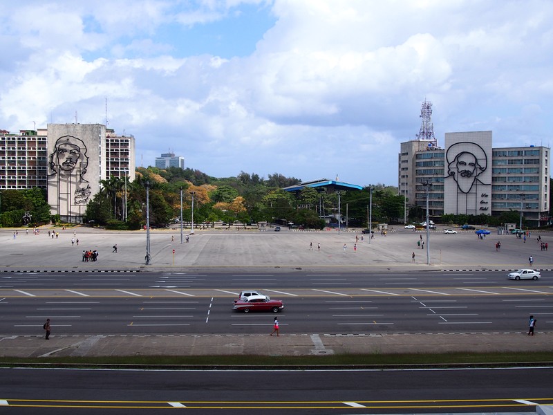 Roteiro de Viagem em Havana, Cuba, na famosa ilha de Che e Fidel - Praça da Revolución, onde se encontram as esculturas de Che e de Camilo Cienfuegos