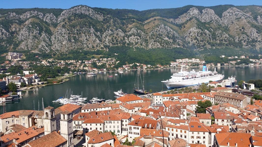 Kotor Montenegro - Vista da cidade e da baía de Kotor