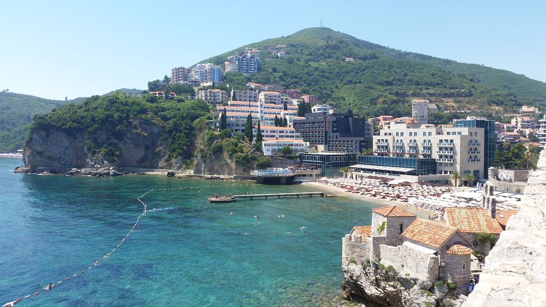 Budva Montenegro - Vista da praia a partir da Citadela de Budva