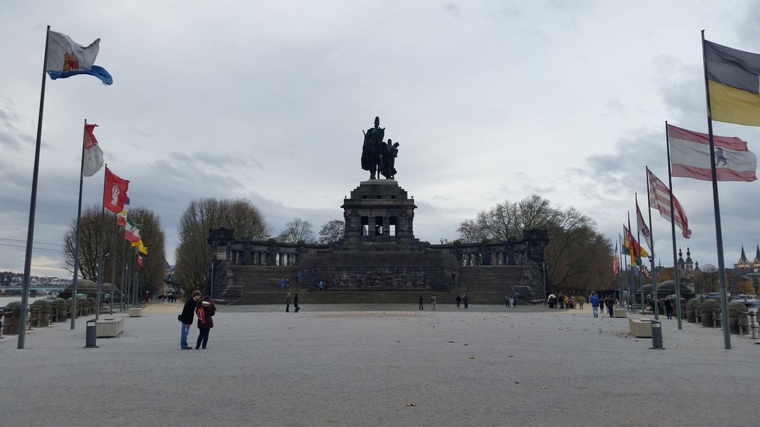 Koblenz Alemanha - Deutsches Eck e a estátua de Kaiser Wilhelm I