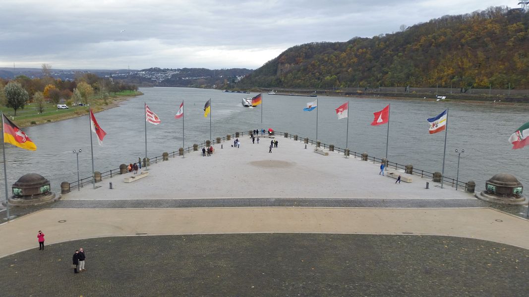 Koblenz Alemanha - Deutsches Eck e a estátua de Kaiser Wilhelm I