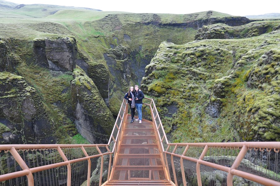 viagem islandia fjaðrárgljúfur - Plataforma para curtir a paisagem