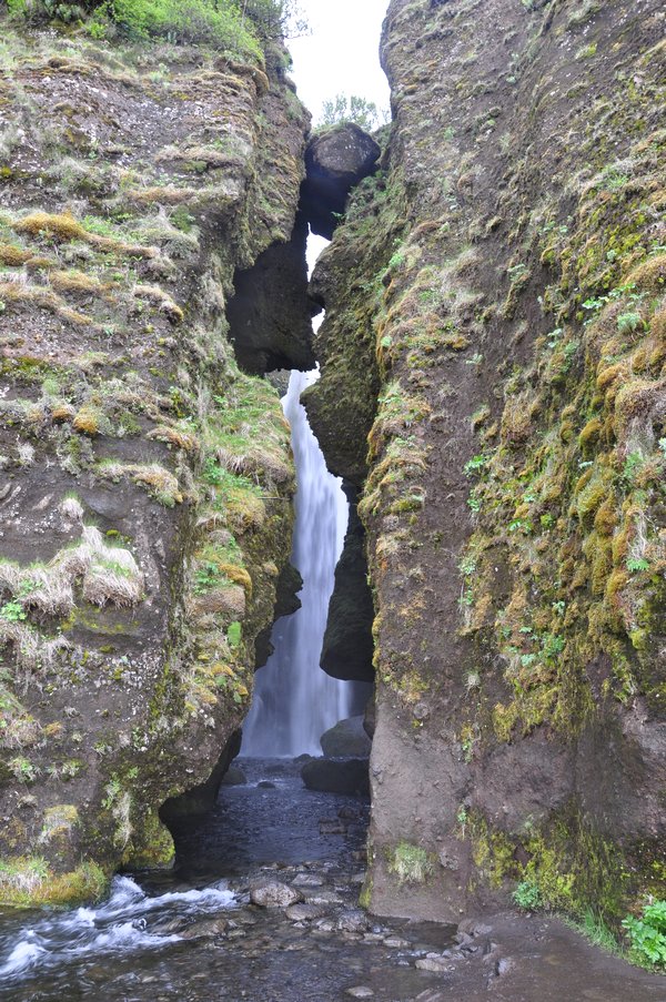 viagem islandia seljalandsfoss - cachoeira escondida
