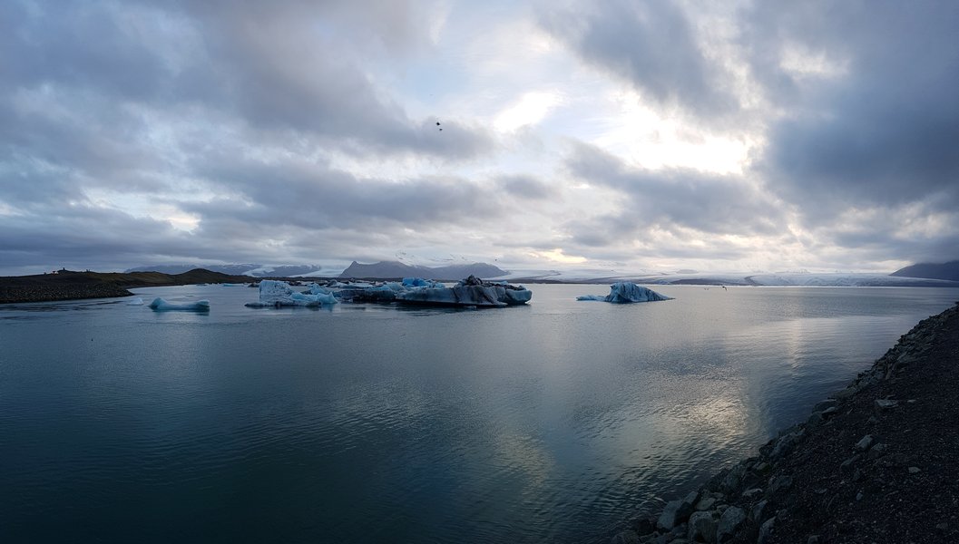 viagem islandia jökulsárlón - vista da lagoa e da geleira Breiðamerkurjökull