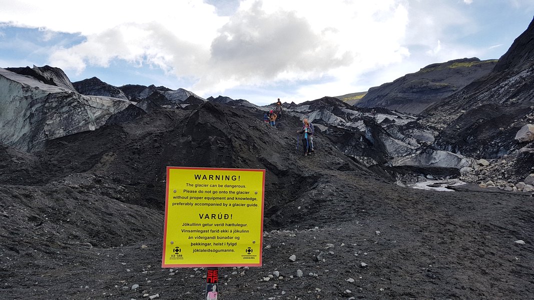 viagem islandia myrdalsjokull - placa de aviso de perigo