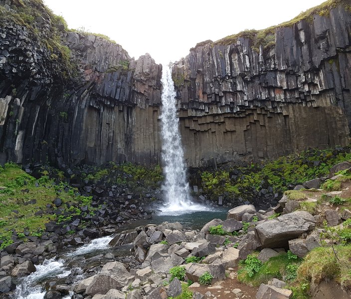 viagem islandia svartifoss - cachoeira linda, bem de pertinho