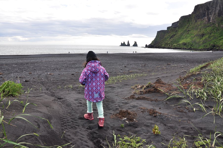 viagem islandia vík í mýrdal - praia Víkurfjara da areia preta