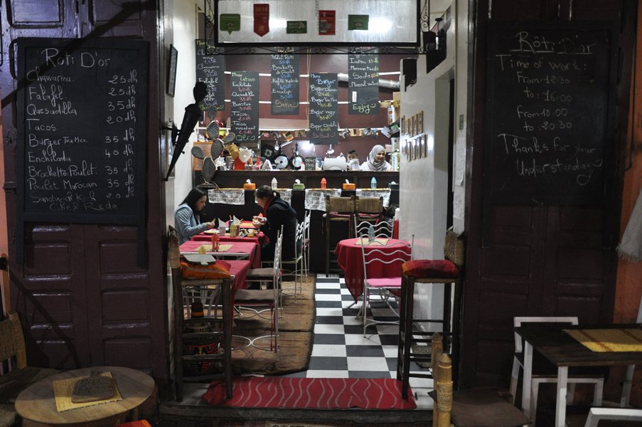 Dicas Viagem Marrakech em Marrocos - Melhor hamburger no restaurante Roti D’or