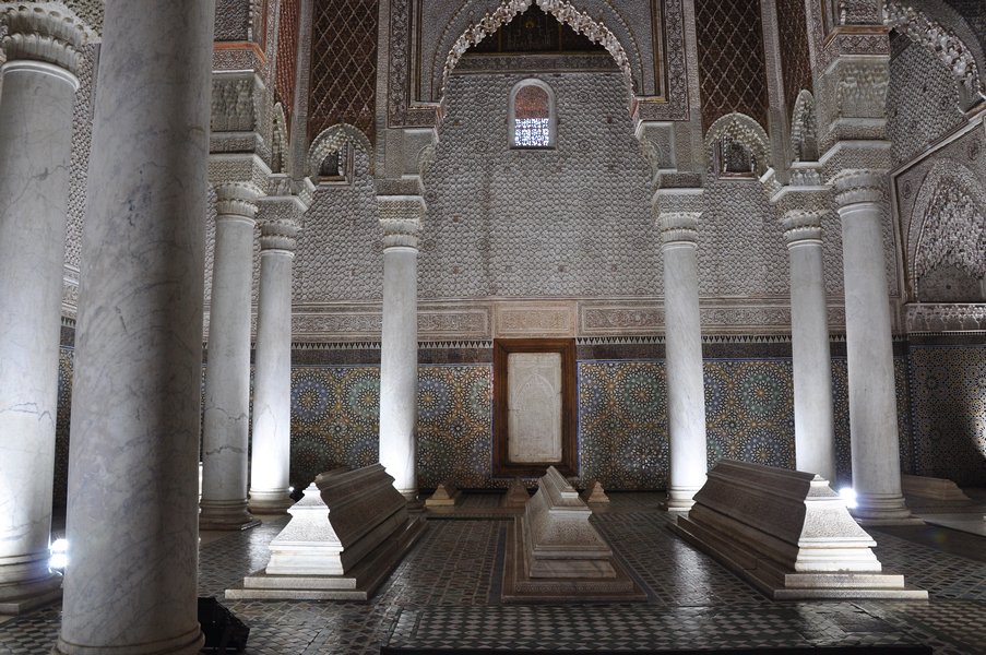 Dicas Viagem Marrakech em Marrocos - Sala dos túmulos em Tombeaux Saadiens