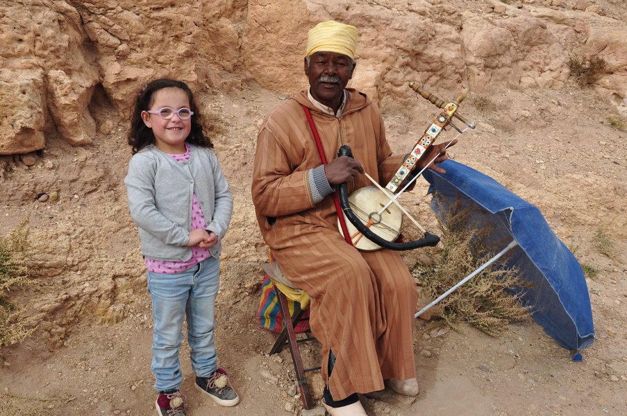 Dicas Viagem Marrakech em Marrocos - Vendedores e artistas marroquinos na Praça Jemaa el Fna em Marraquexe e outros locais