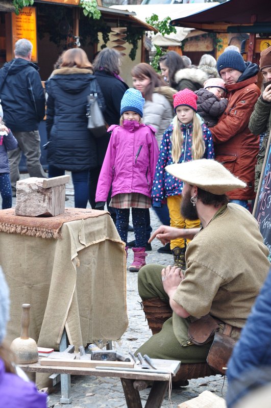 Mercado de Natal Pforzheim Alemanha - Apresentação de artesão medieval