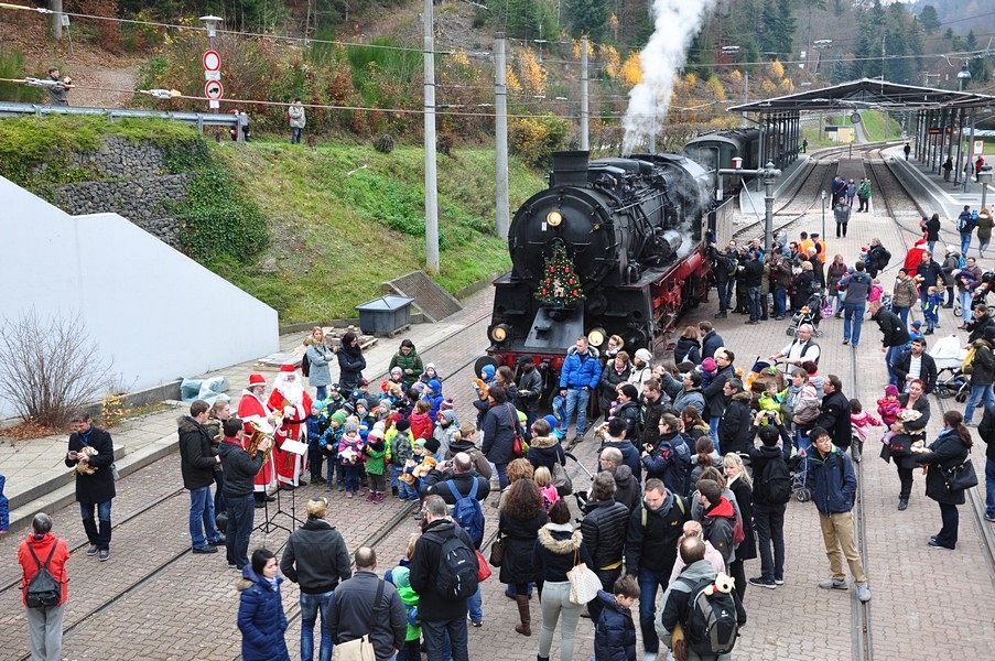 Natal na Alemanha - Trem maria-fumaça do São Nicolau - Chegada na estação